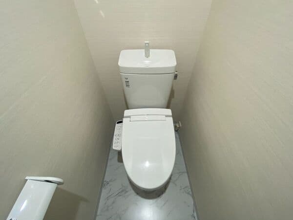新宿岡田ビル 5階のトイレ 1