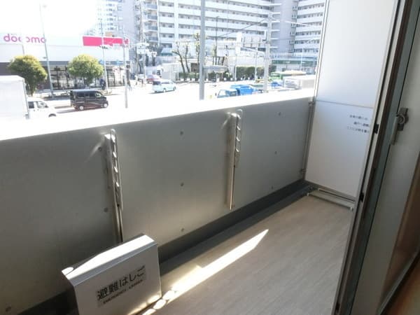 i-Gate 2階のバルコニー 1