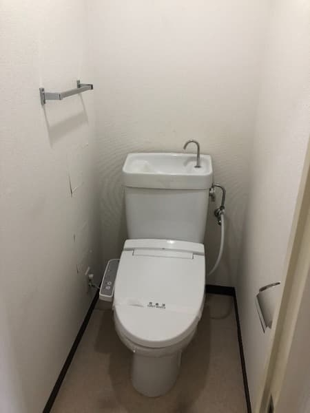 ユーレジデンスプラス岡本 3階のトイレ 1