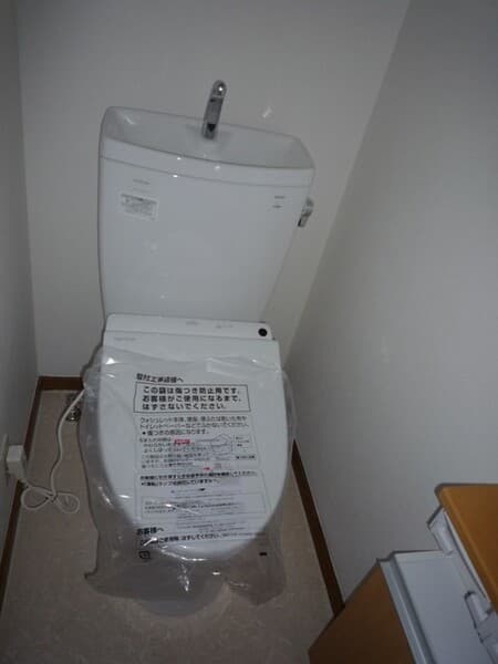 秋岡メゾネット 1階のトイレ 1
