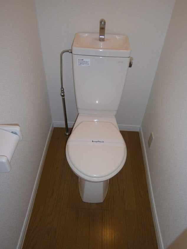 レオパレスエトワール田園調布 1階のトイレ 1