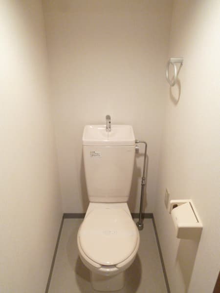 スカイコート高円寺第5 2階のトイレ 1