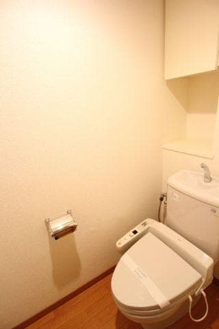 プライムアーバン中目黒Ⅱ 8階のトイレ 1