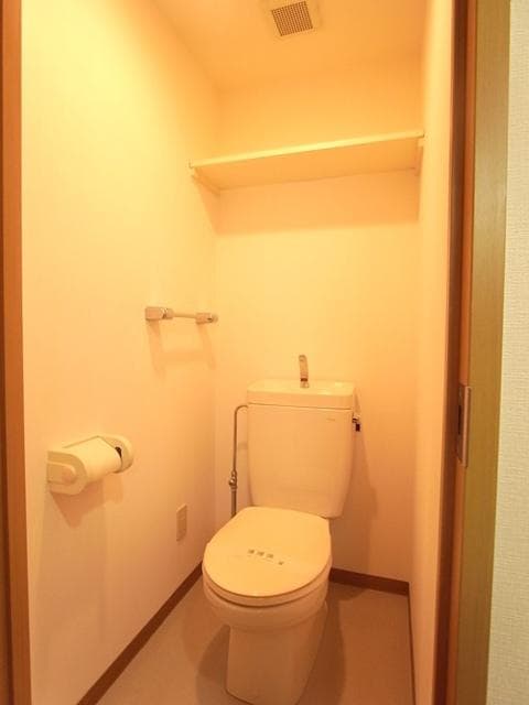 菱和パレス三田慶大前 4階のトイレ 1