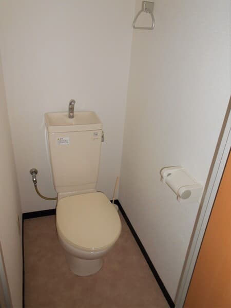 ファミール飛翔 2階のトイレ 1