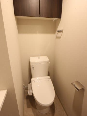 コンシェリア東京 ＜ＫＵＲＡＭＡＥ ＳＴＡＴＩＯＮ ＦＲＯＮＴ＞ 8階のトイレ 1