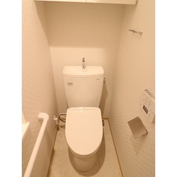 プレール・ドゥーク浅草Ⅲ 4階のトイレ 1