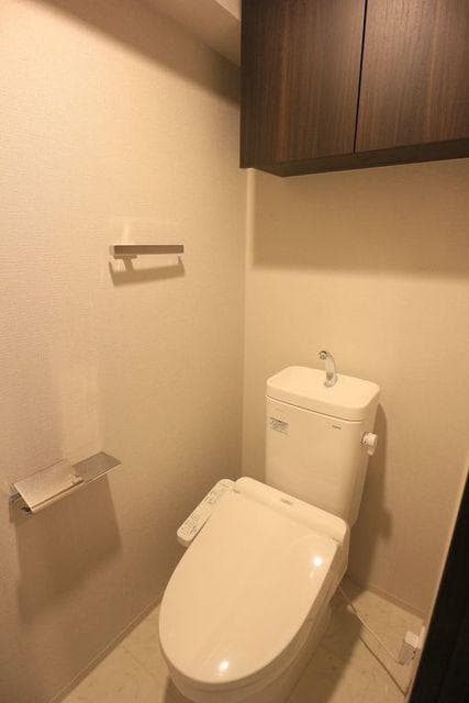 コンシェリア池袋 ＴＨＥ ＲＥＳＩＤＥＮＣＥ ＷＥＳＴ 4階のトイレ 1