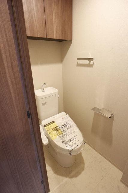 コンシェリア池袋 ＴＨＥ ＲＥＳＩＤＥＮＣＥ ＷＥＳＴ 7階のトイレ 1