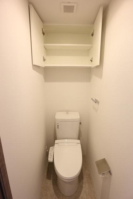 コンシェリア三田　ＴＯＫＹＯ　ＰＲＥＭＩＵＭ 4階のトイレ 1