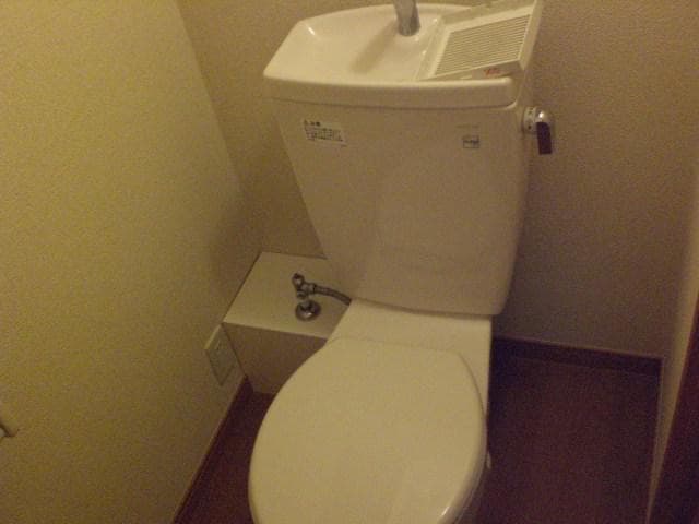 レオパレスウィステリア平井Ⅱ 104のトイレ 1