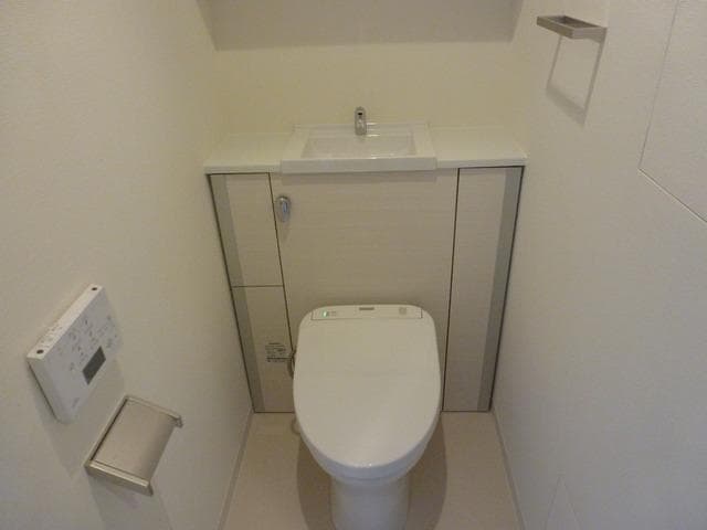 プレジリア東日本橋 8階のトイレ 1