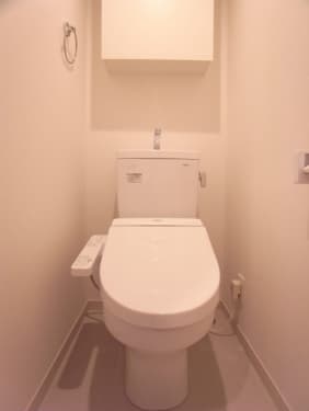 リブリ・ラ・ヴィータ 大島 2階のトイレ 1