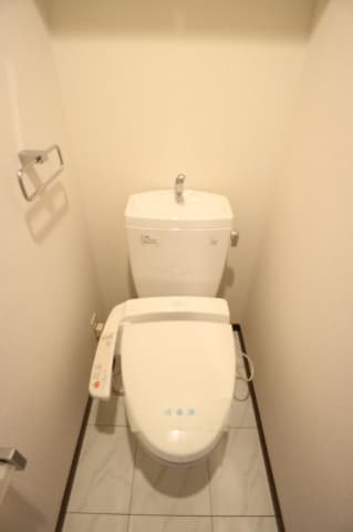 パレステュディオ南麻布 8階のトイレ 1