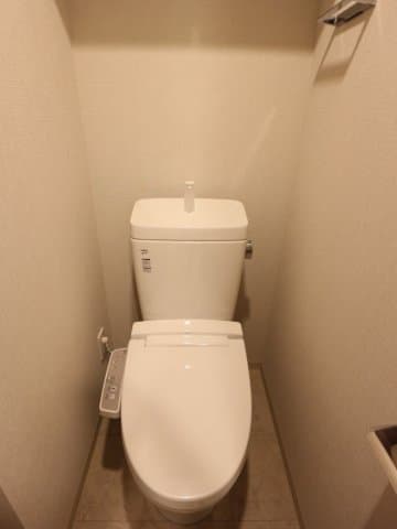 コンシェリア東京 ＜ＫＵＲＡＭＡＥ ＳＴＡＴＩＯＮ ＦＲＯＮＴ＞ 2階のトイレ 1