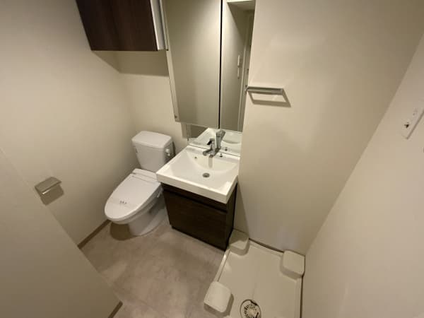 コンシェリア東京 ＜ＫＩＢＡ ＳＴＡＴＩＯＮ ＦＲＯＮＴ＞ 4階の洗面所 1