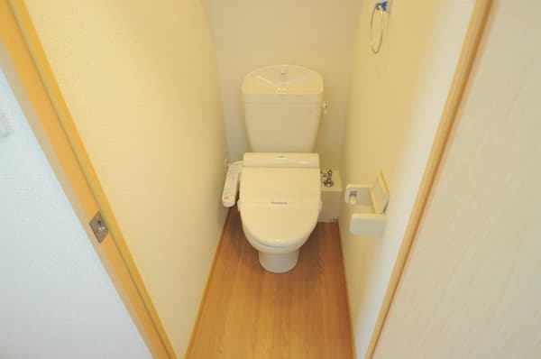 レオパレスサルカンドラ 303のトイレ 1