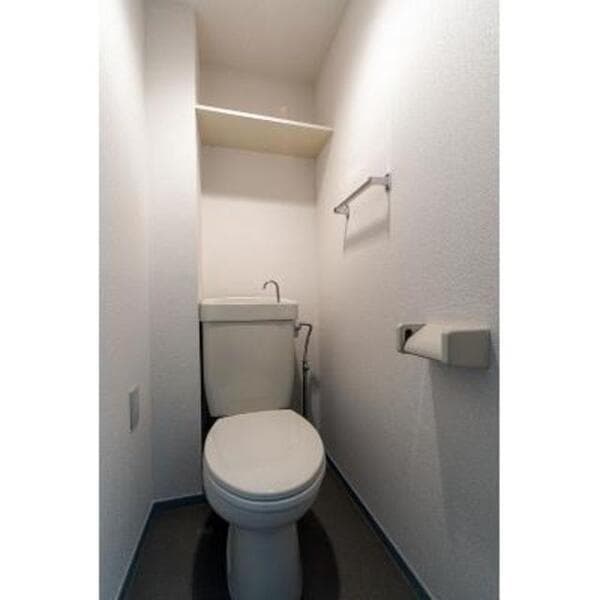 ヒラソル上野毛 2階のトイレ 1