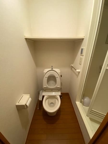 レオパレスワイズ 2階のトイレ 1