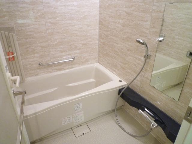 コートハウス中野坂上 1階の風呂 1