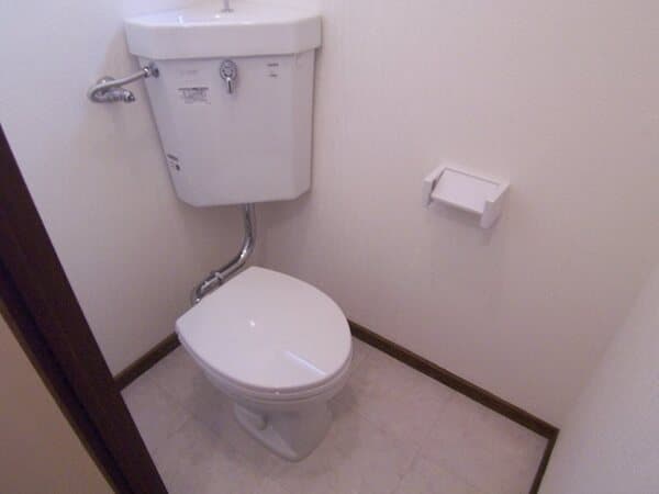 カーサ北新宿 4階のトイレ 1