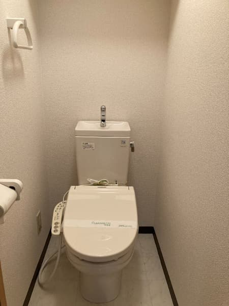ユーコート上用賀 2階のトイレ 1