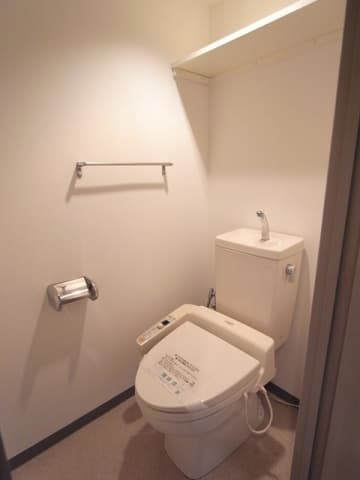 菱和パレス高輪壱番館 5階のトイレ 1