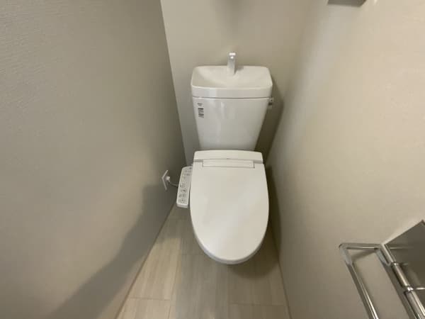 コンシェリア後楽園 ＨＩＬＬＴＯＰ ＳＱＵＡＲＥ 14階のトイレ 1