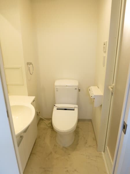 ライブコート大鳥居 2階のトイレ 1