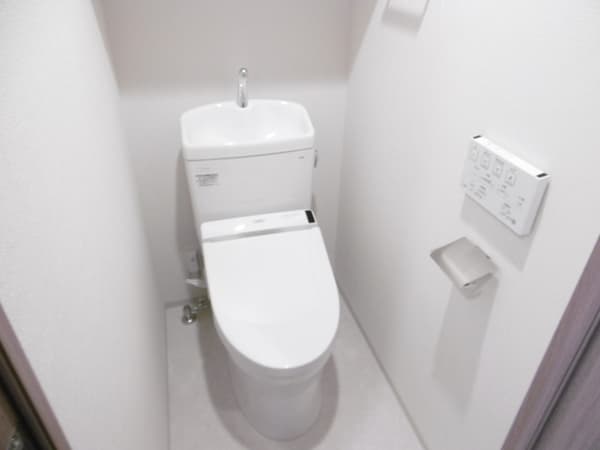 アドミラル桜新町 3階のトイレ 1