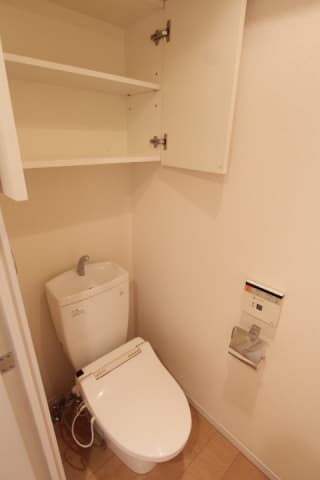 プライムアーバン赤坂 4階のトイレ 1