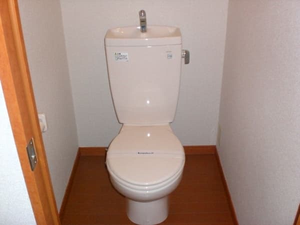 レオパレスネオライフ江古田 1階のトイレ 1