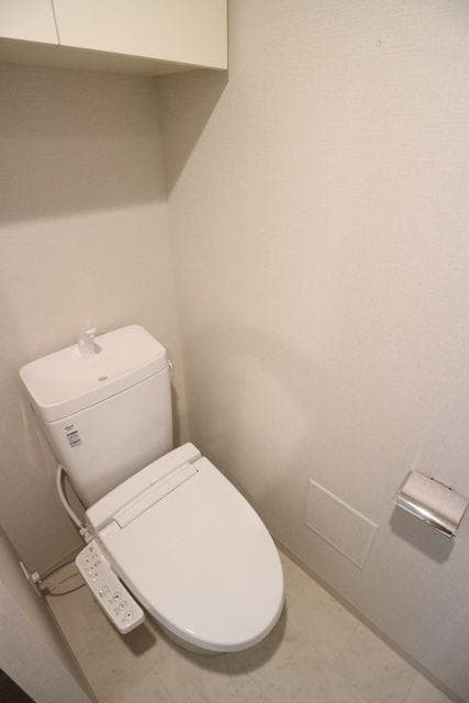 コンシェリア品川 ＢＡＹＳＩＤＥ ＣＯＵＲＴ 4階のトイレ 1