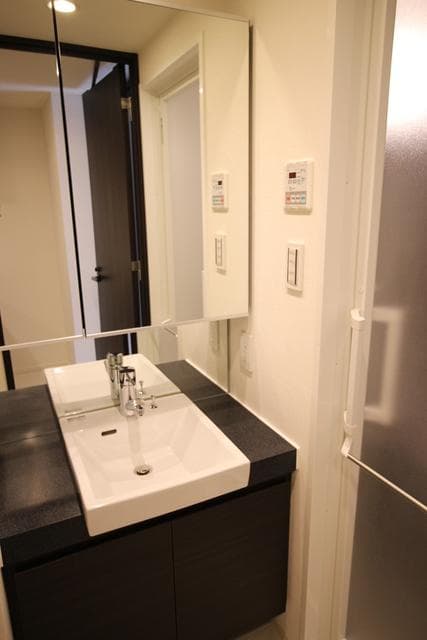 コンシェリア新宿 ＨＩＬＬＳＩＤＥ ＳＱＵＡＲＥ 8階の洗面所 1