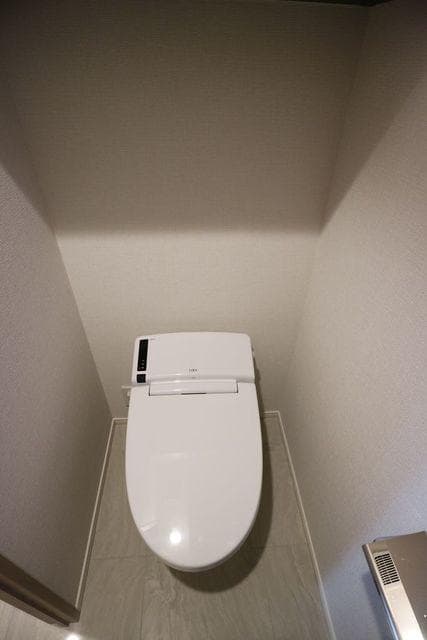 コンシェリア麻布 ＰＬＡＴＩＮＵＭ ＳＱＵＡＲＥ 11階のトイレ 1