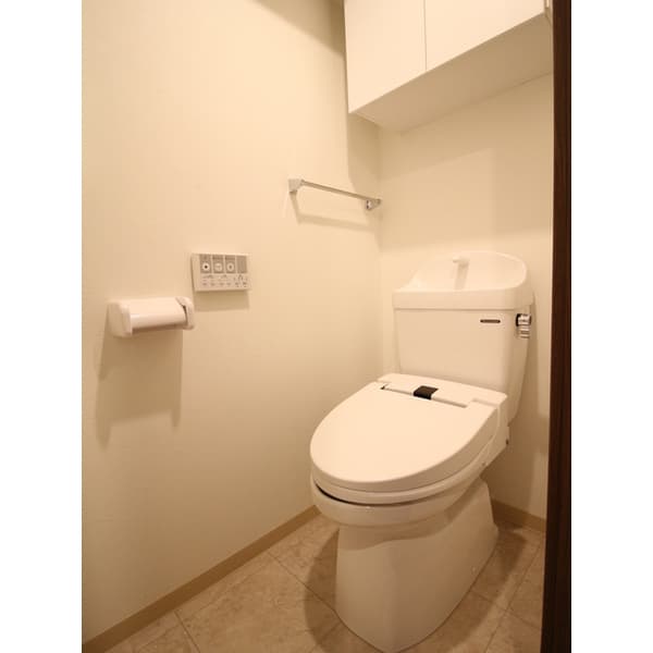 プレール・ドゥーク板橋本町Ⅲ 8階のトイレ 1