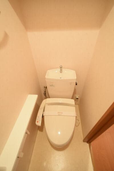ロイヤルパークス西新井 7階のトイレ 1