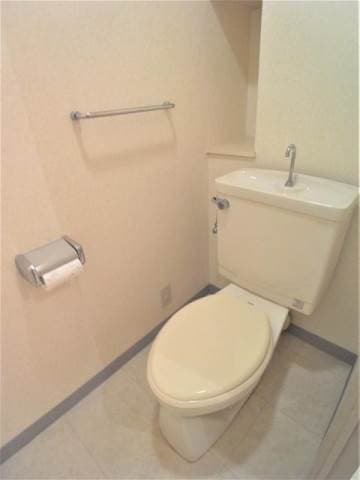 ヒルサイドコート松戸 1階のトイレ 1