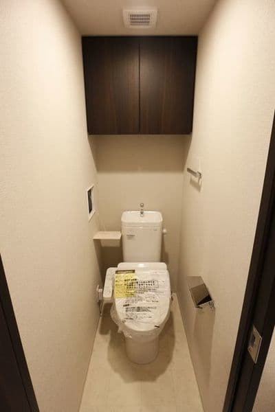コンシェリア池袋 ＴＨＥ ＲＥＳＩＤＥＮＣＥ ＷＥＳＴ 4階のトイレ 1