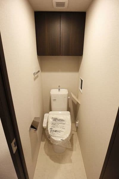 コンシェリア池袋 ＴＨＥ ＲＥＳＩＤＥＮＣＥ ＥＡＳＴ 4階のトイレ 1