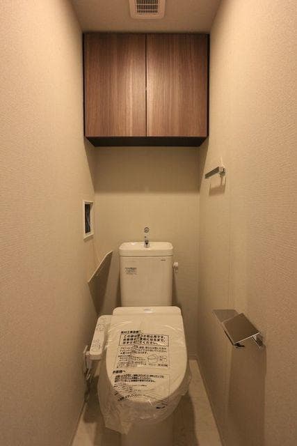 コンシェリア池袋 ＴＨＥ ＲＥＳＩＤＥＮＣＥ ＥＡＳＴ 5階のトイレ 1