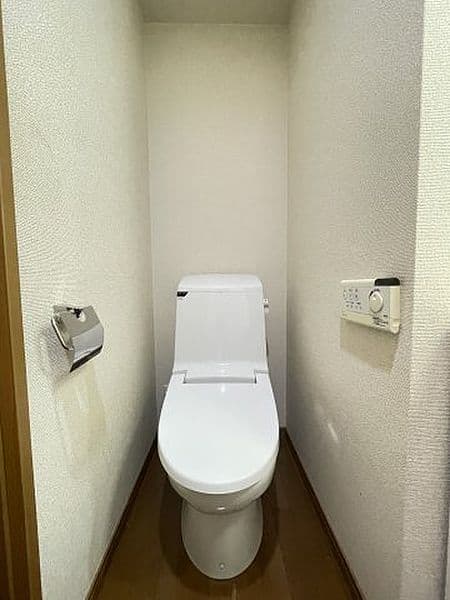 スカイコート初台 5階のトイレ 1